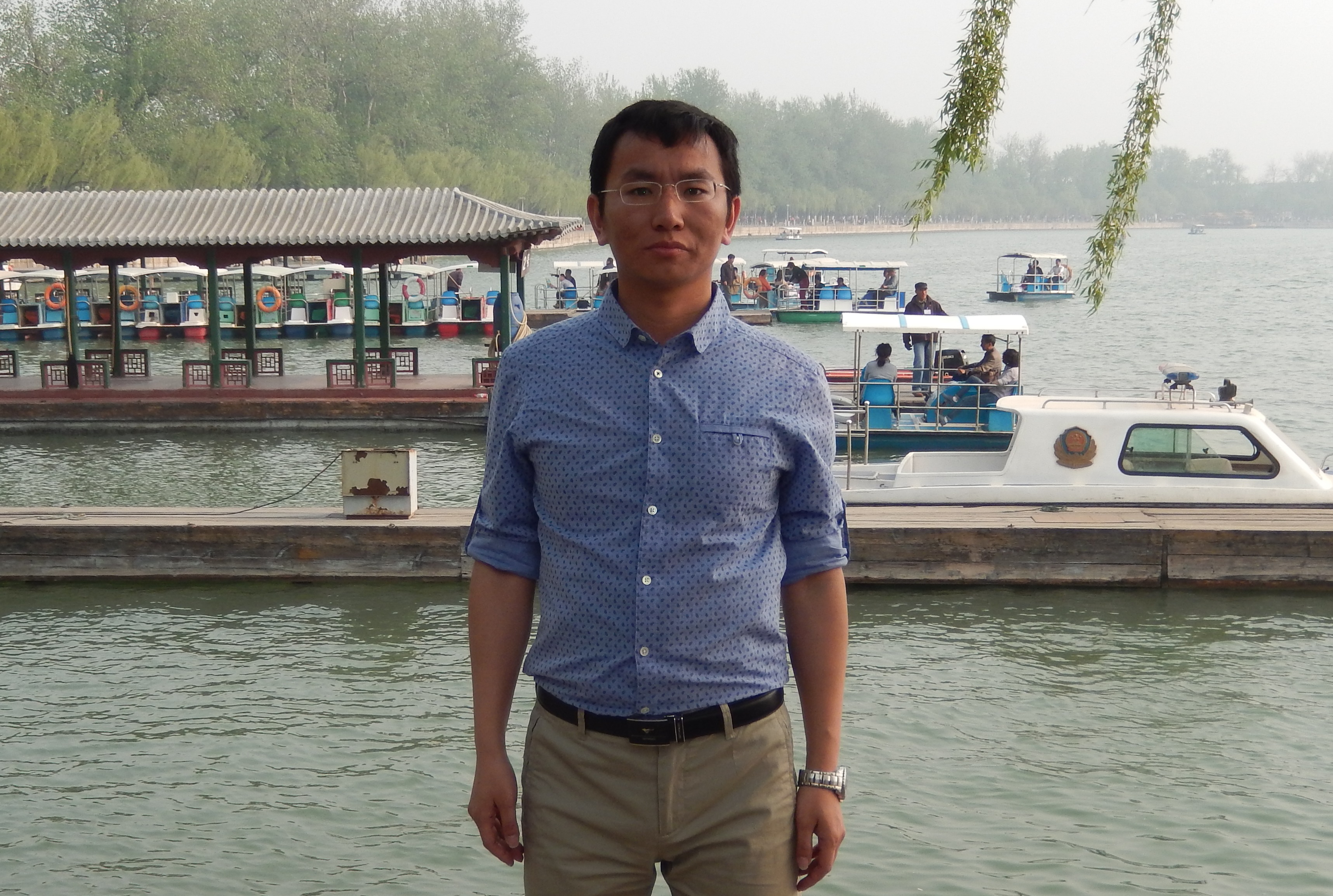 李明飞